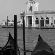 Während der Kunstbiennale ist in vielen Gebäuden der Stadt Venedig herausragende Kunst zu sehen, ein weiterer Grund in die Lagunenstadt zu reisen..