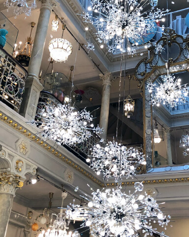 Lobmeyr in Wien, aus Sicht von GloriousMe einer der besten Shops der Welt für feines Glas.